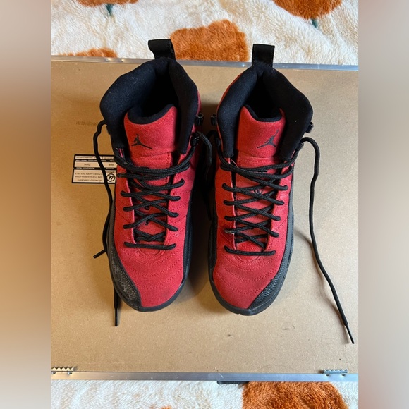 Reverse Flu Game Jordan 12 Retro - Picture 5 of 7